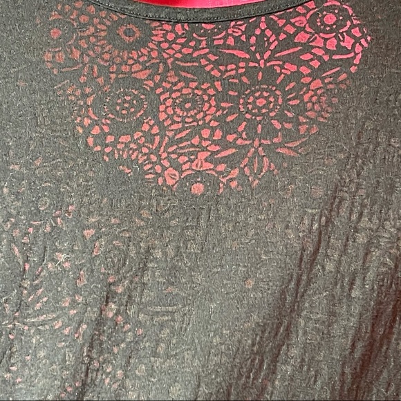 RUE21 CUTOUT OPEN BACK LACE TEE SIZE S - Picture 5 of 10